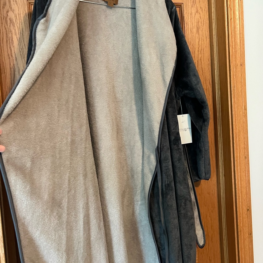 Kookaburra Robe - Picture 4 of 6